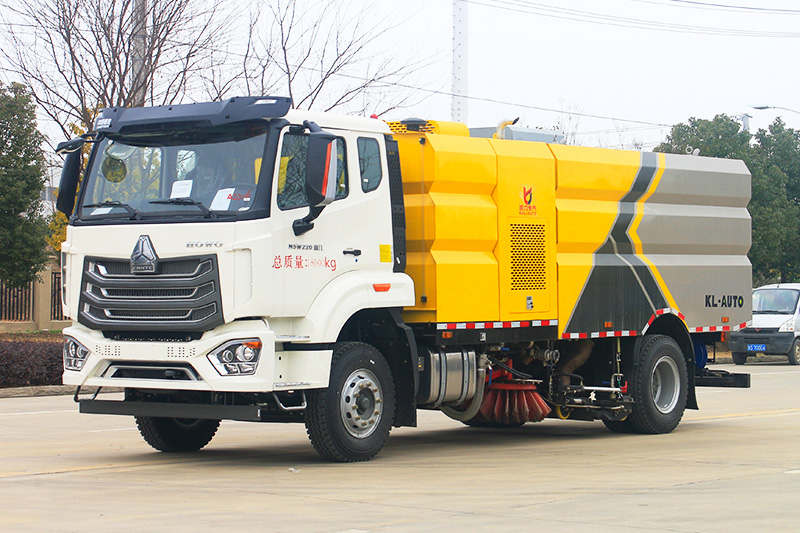 重汽豪沃NX洗扫车  7垃圾箱  9方清水箱