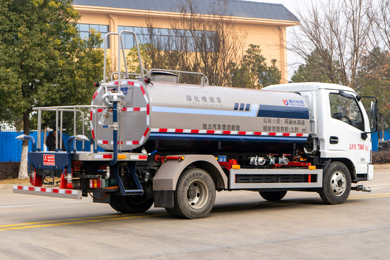 上汽跃进新能源洒水车