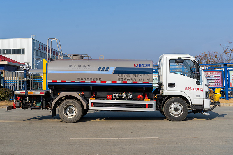 上汽跃进新能源洒水车